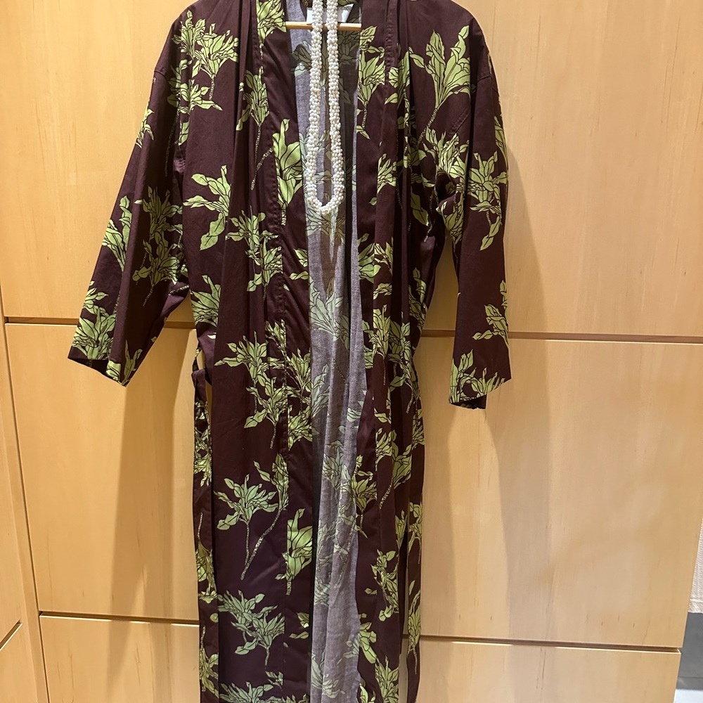 Hawaiian Robe - Picture 3 of 4